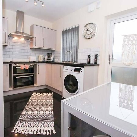 No25-Luxe Living Guest House- 2 Bed-Wifi-Free Parking-City- Beach Свонсі Екстер'єр фото